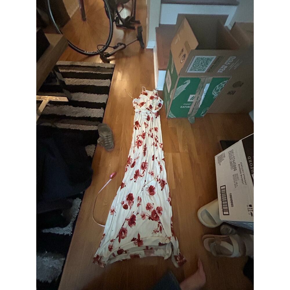 Lush high neck side slit maxi dress cream w/ red flowers sz S